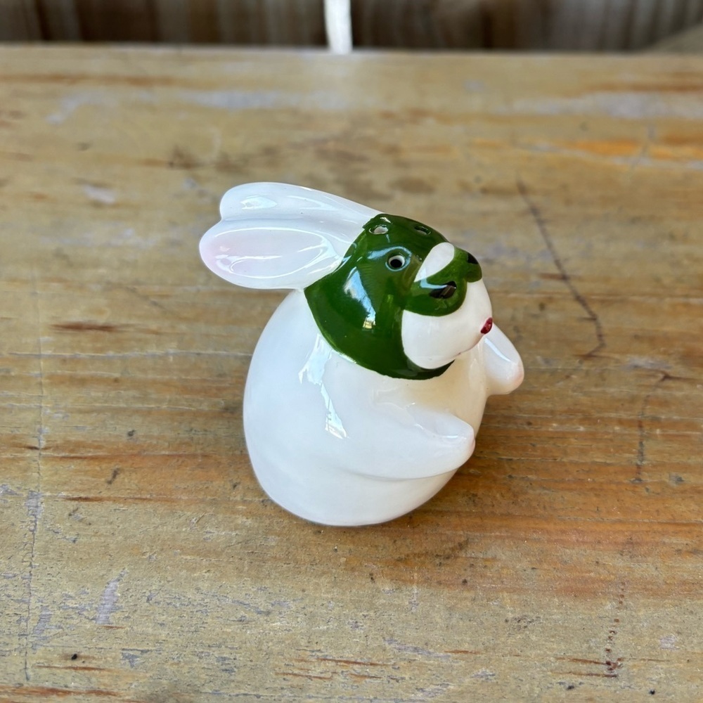Clay Art Racing Bunny Pepper Shaker White & Green 2.5”H